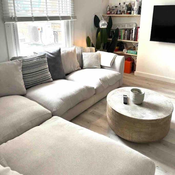 Stunning 2 Bedroom Flat Camden Лондон Экстерьер фото